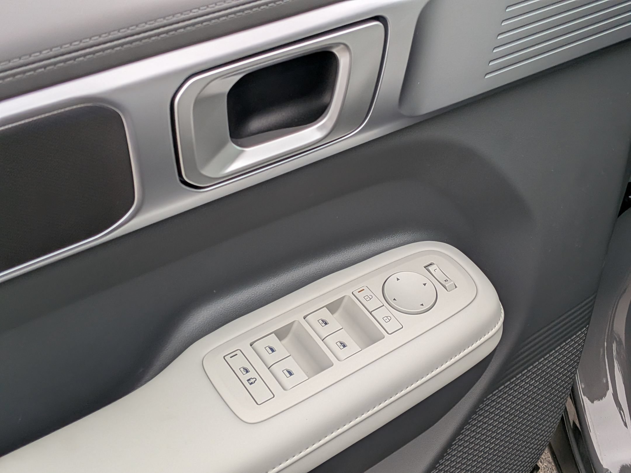 New 2026 Hyundai Santa Fe SEL AWD/4WD image 16