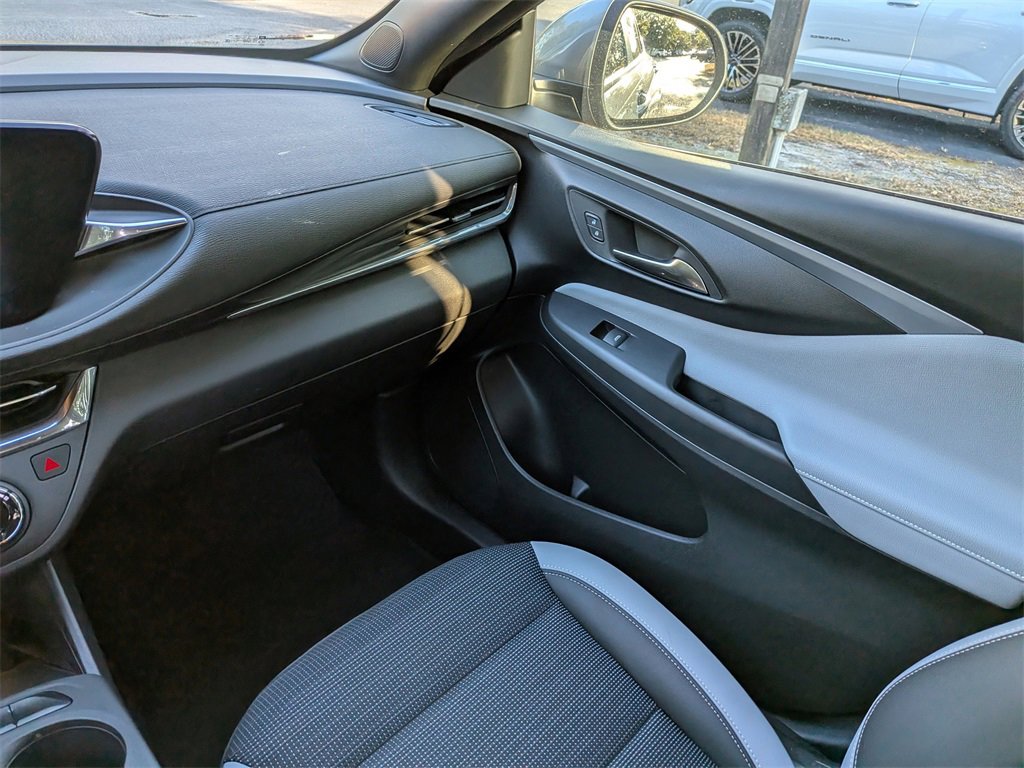 Used 2025 Buick Envista Preferred w/ Convenience I Package image 18