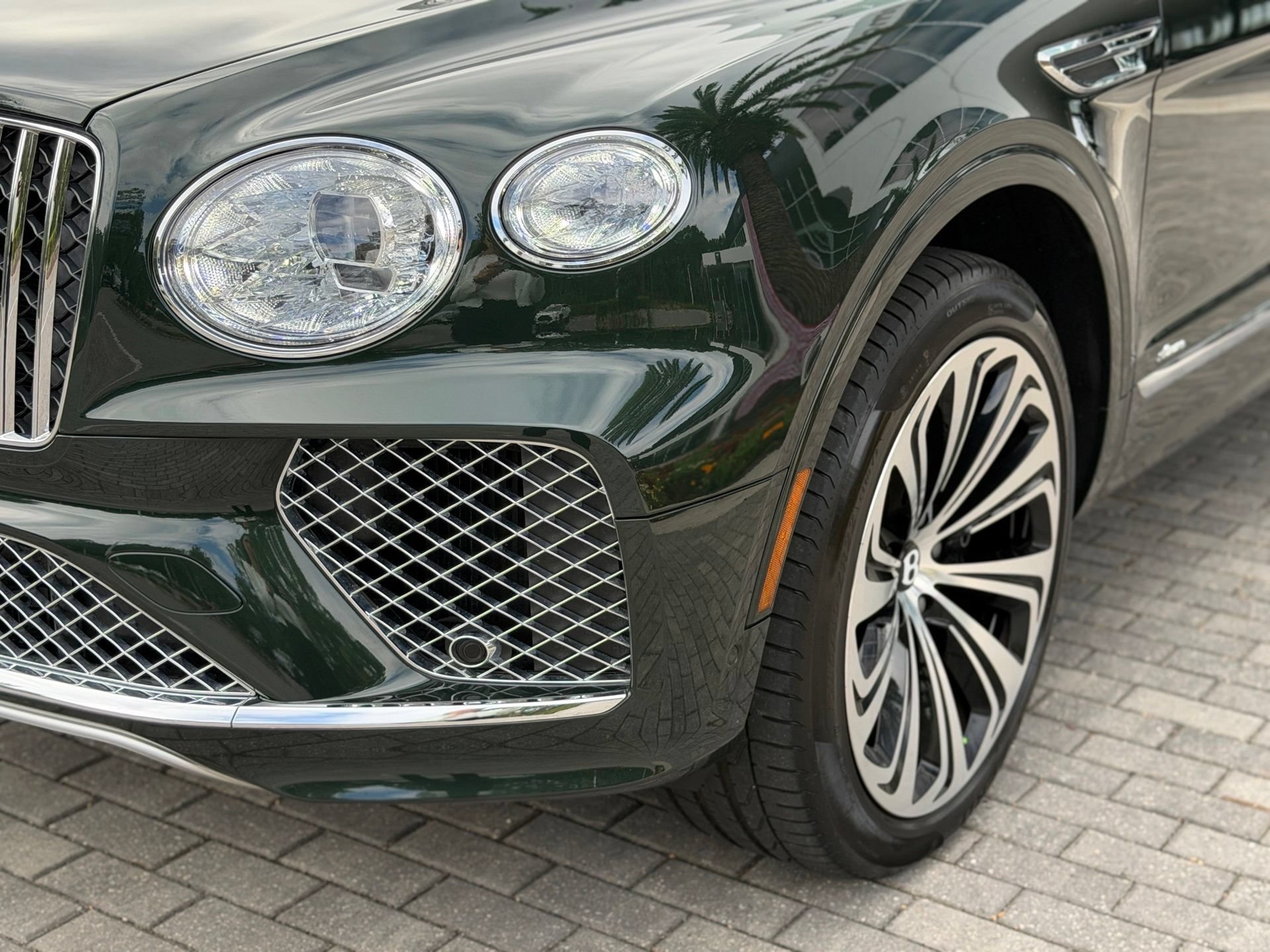 Certified 2024 Bentley Bentayga Extended Wheelbase AWD/4WD image 18