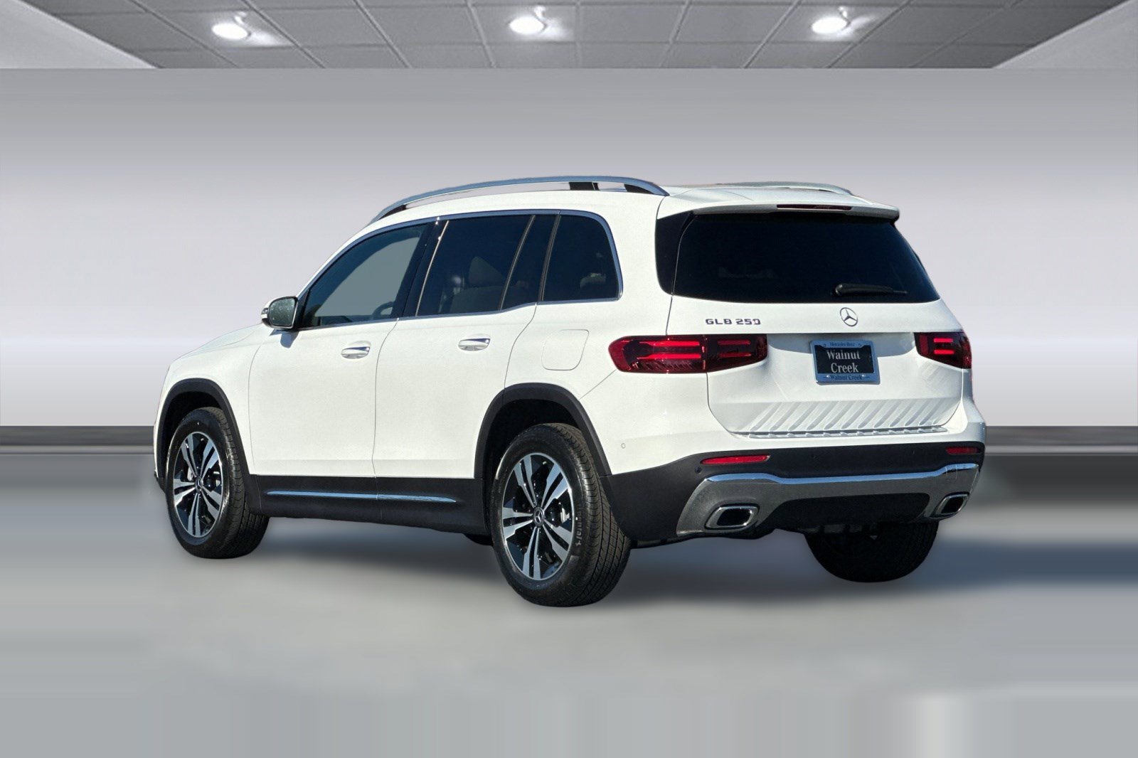 New 2025 Mercedes-Benz GLB 250 image 3