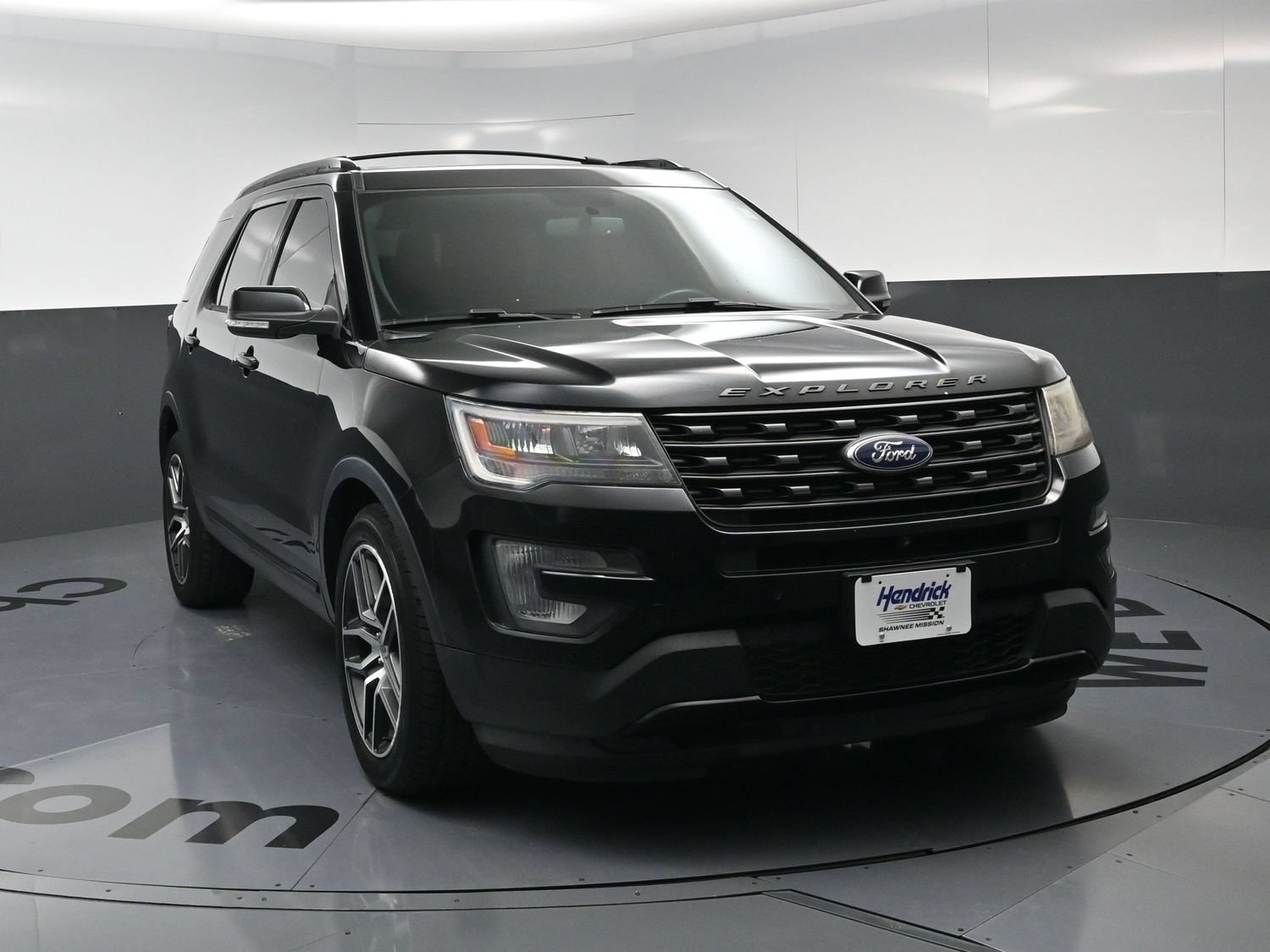 Used 2017 Ford Explorer Sport w/ Equipment Group 401A AWD/4WD image 3
