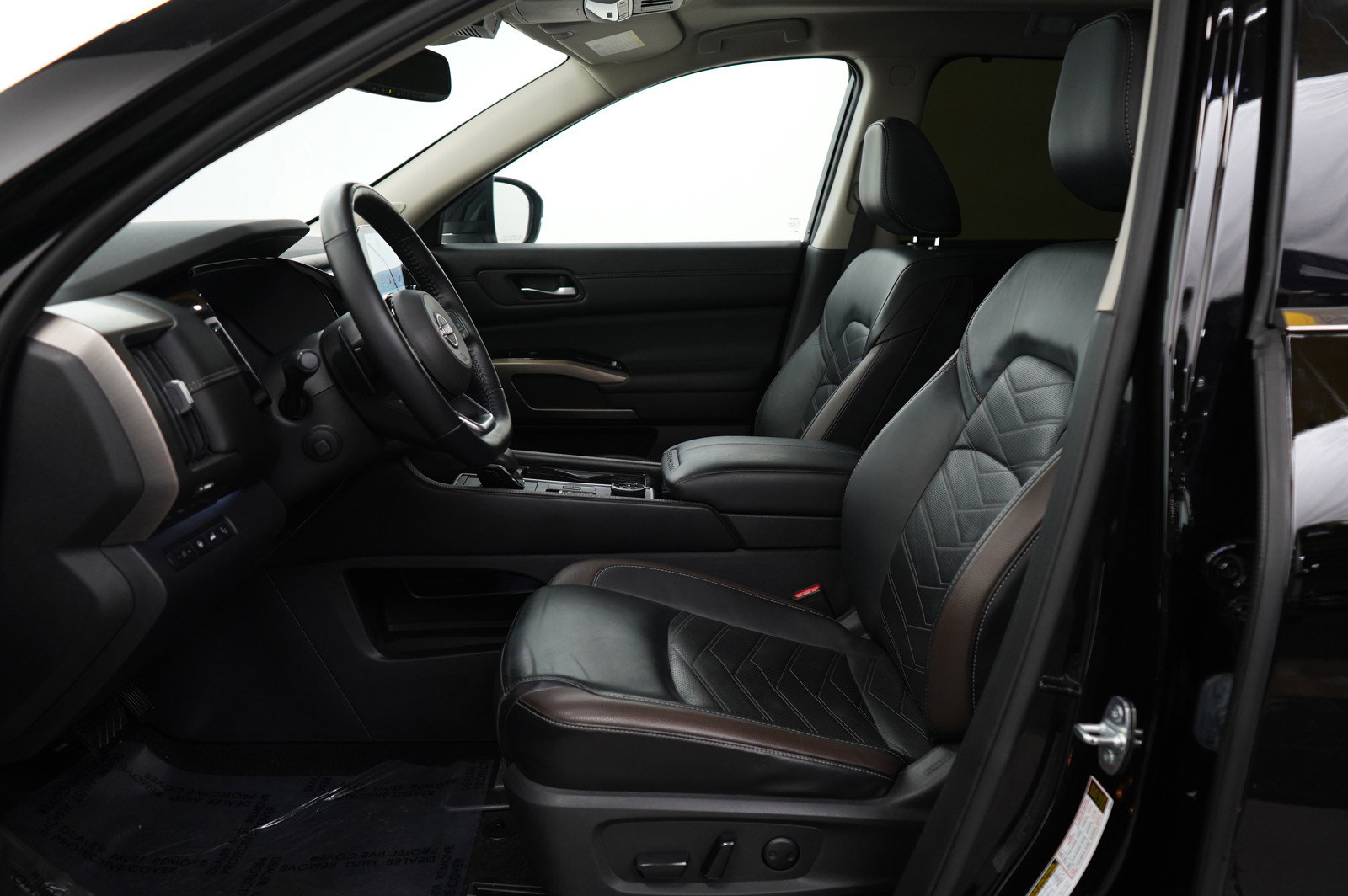 Used 2022 Nissan Pathfinder Platinum w/ Cargo Package image 16