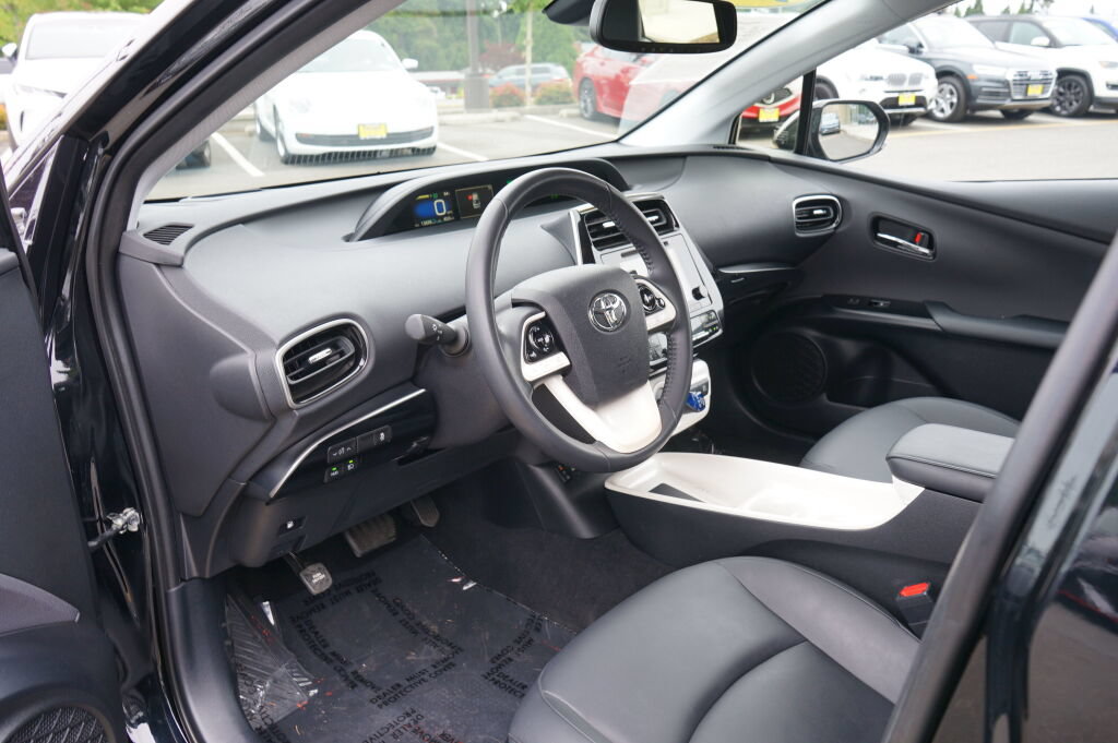 Used 2016 Toyota Prius Four w/ Advanced Technology Package FWD image 16