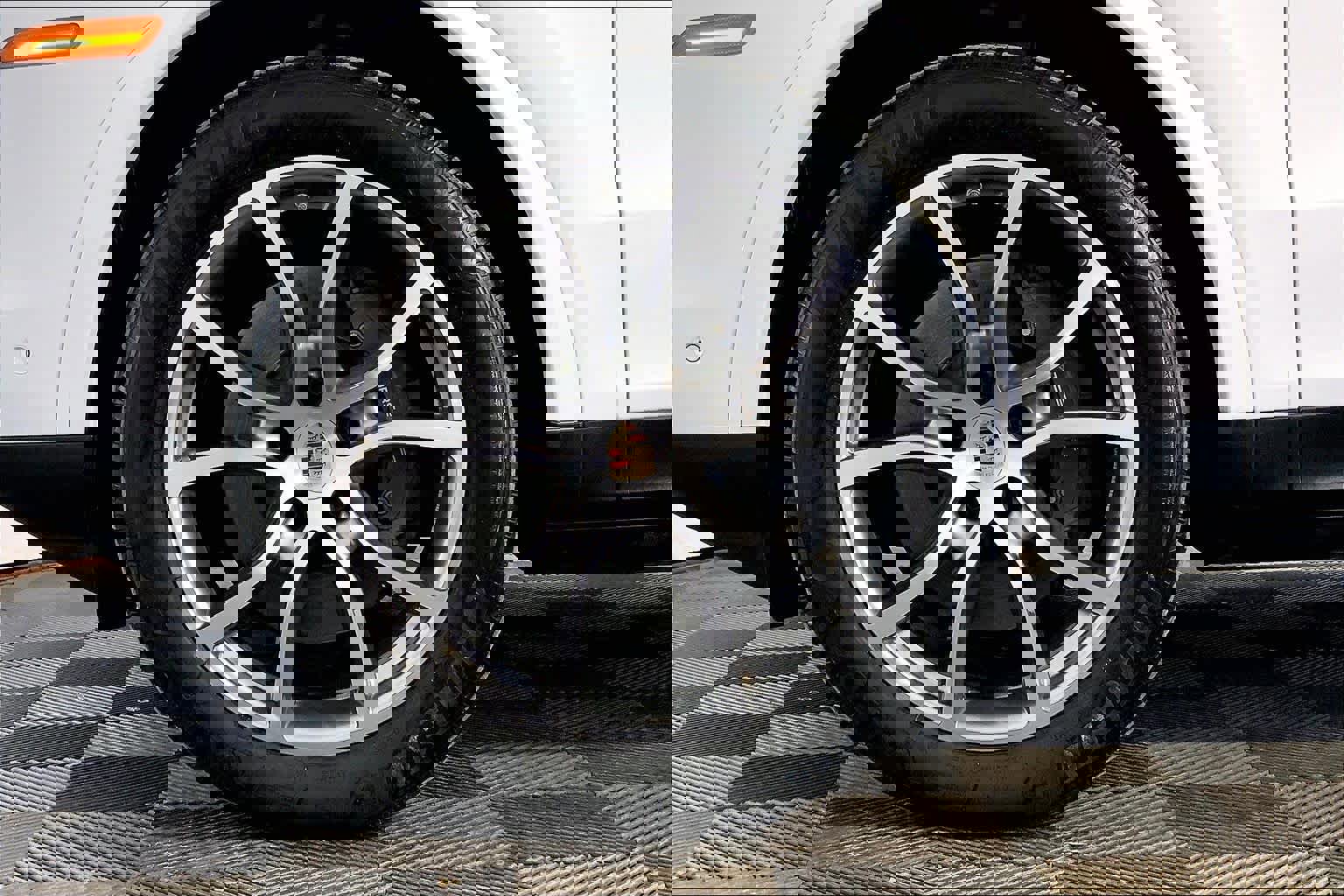 Used 2024 Porsche Cayenne Coupe image 11