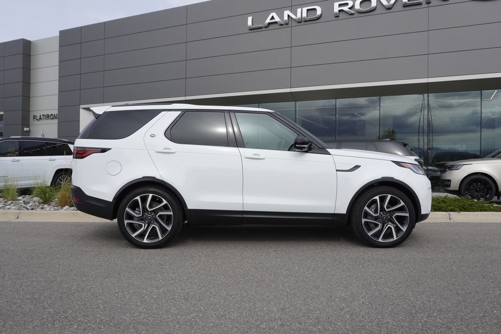 Used 2025 Land Rover Discovery S AWD/4WD image 7