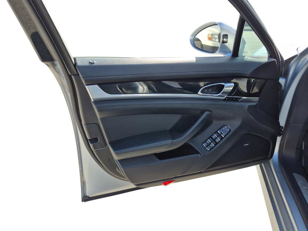 Used 2016 Porsche Panamera S image 25