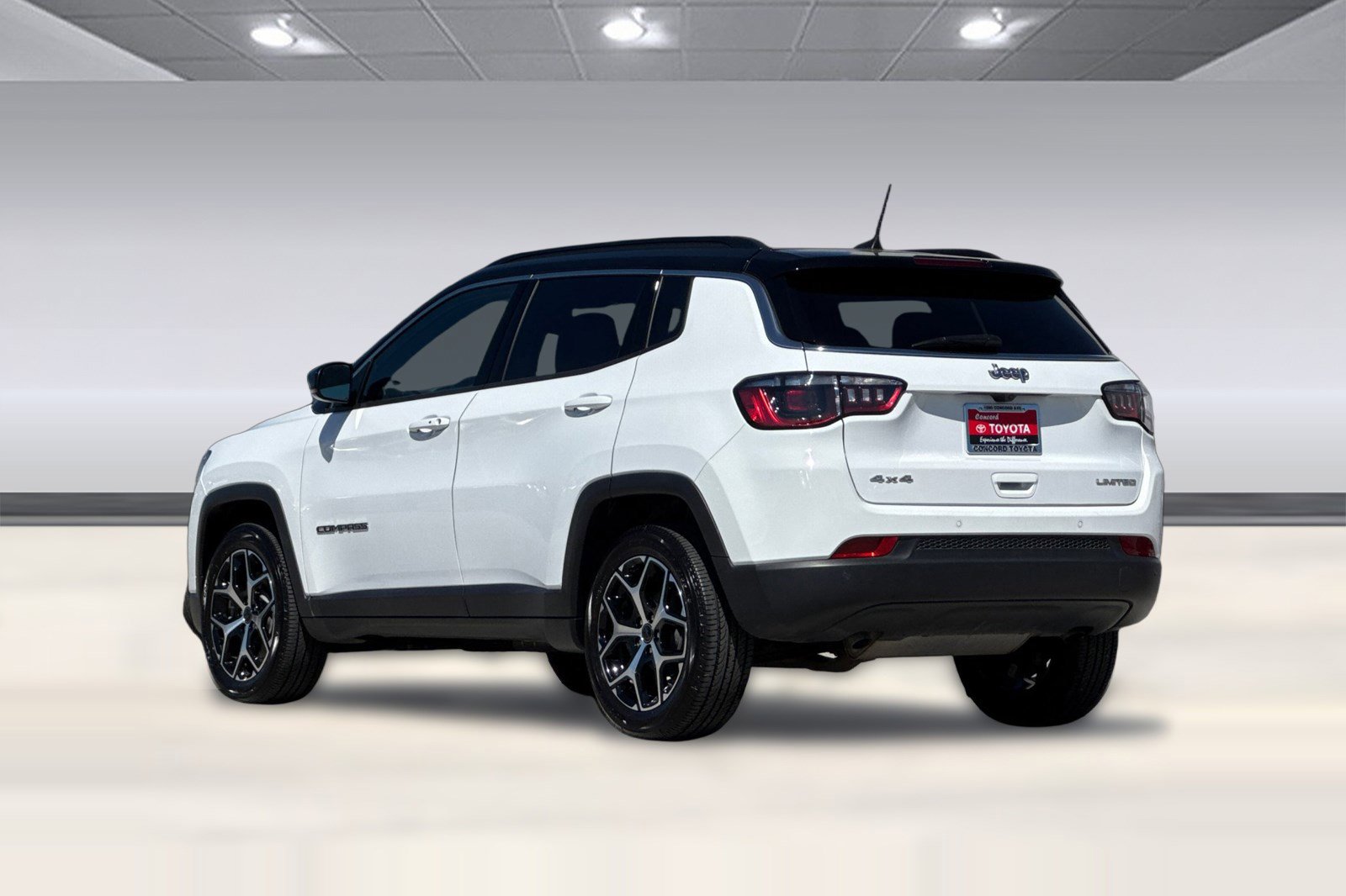 Used 2025 Jeep Compass Limited image 7