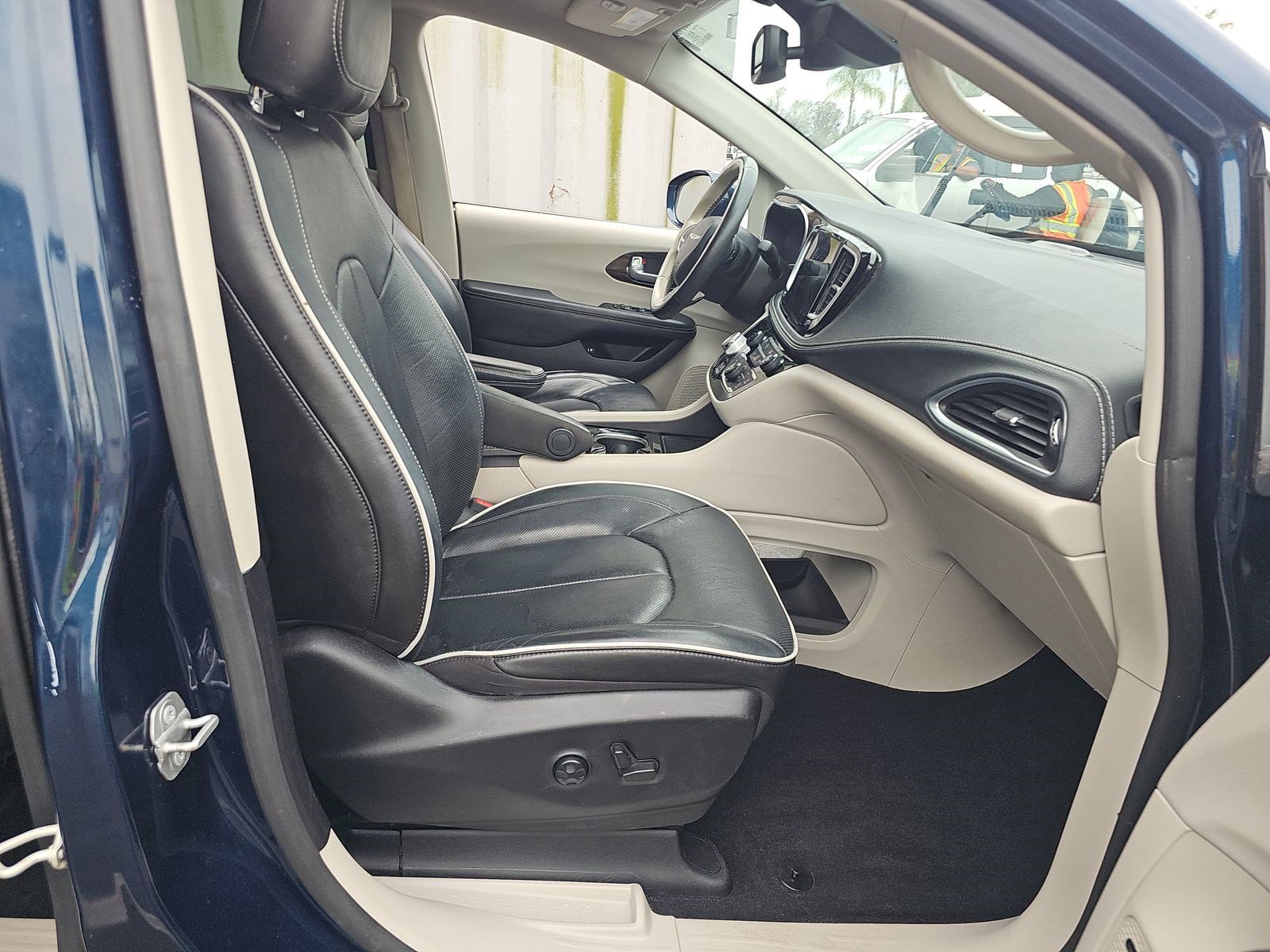 Used 2021 Chrysler Pacifica Limited w/ Premium & Safety Sphere Group image 14