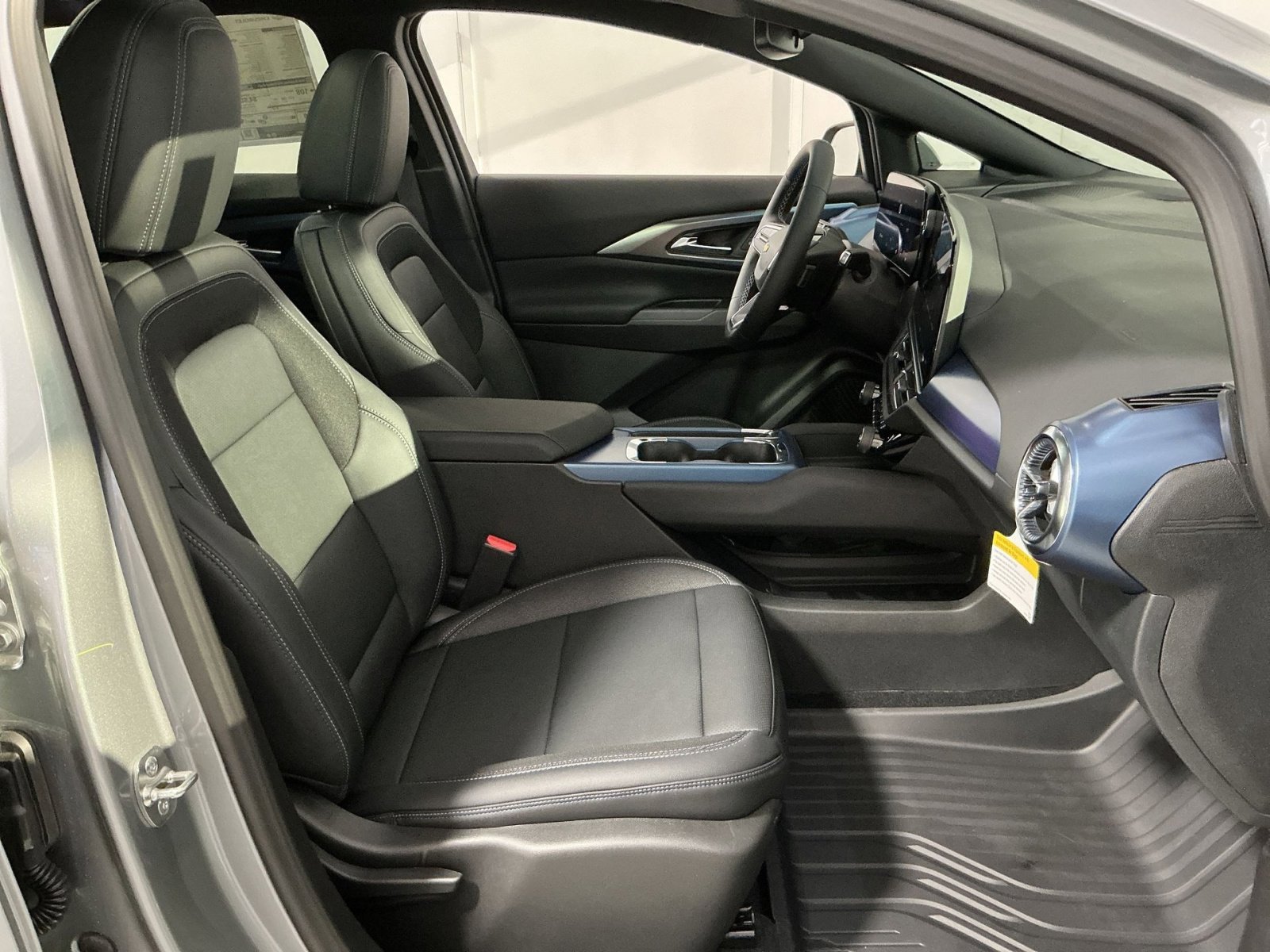 New 2026 Chevrolet Equinox EV LT image 34