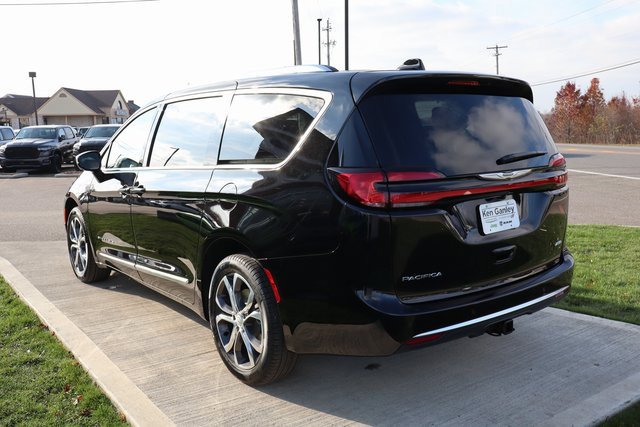 New 2026 Chrysler Pacifica Pinnacle w/ Trailer Tow Group image 35