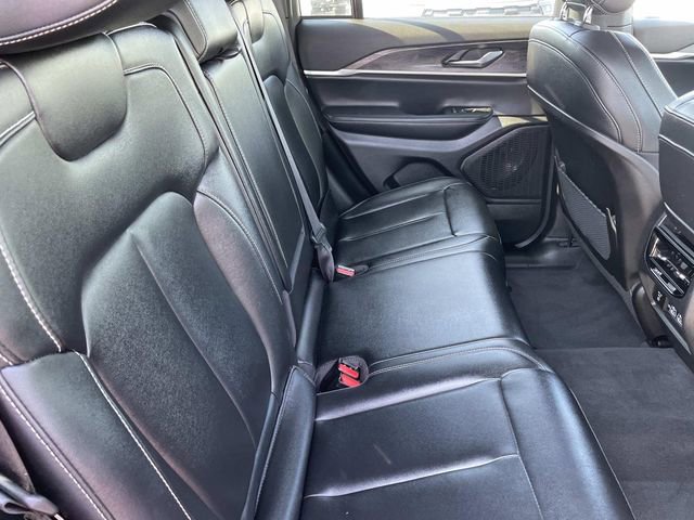 Used 2024 Jeep Grand Cherokee Limited image 36