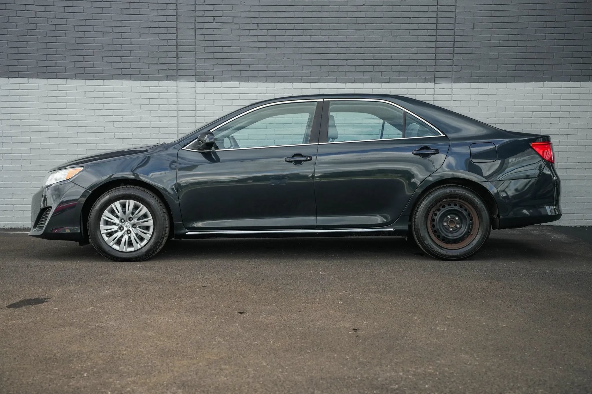 Used 2014 Toyota Camry LE FWD image 8
