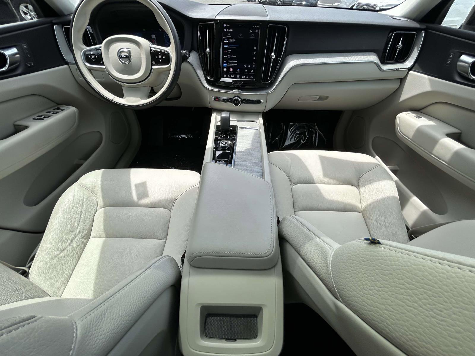 Certified 2025 Volvo XC60 B5 Plus AWD/4WD image 13