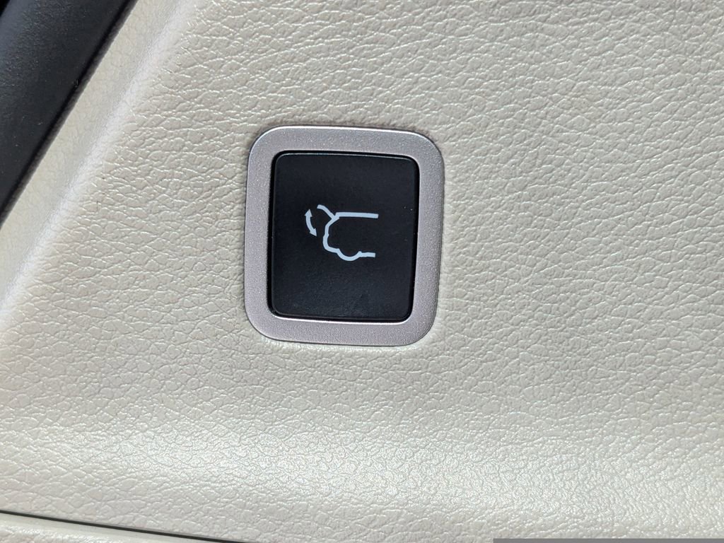 Used 2023 Chrysler Pacifica Limited FWD image 12