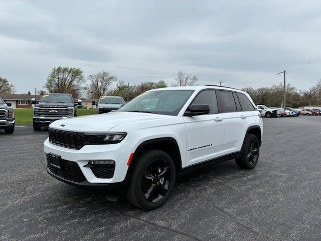Used 2023 Jeep Grand Cherokee Limited w/ Black Appearance Package AWD/4WD image 1
