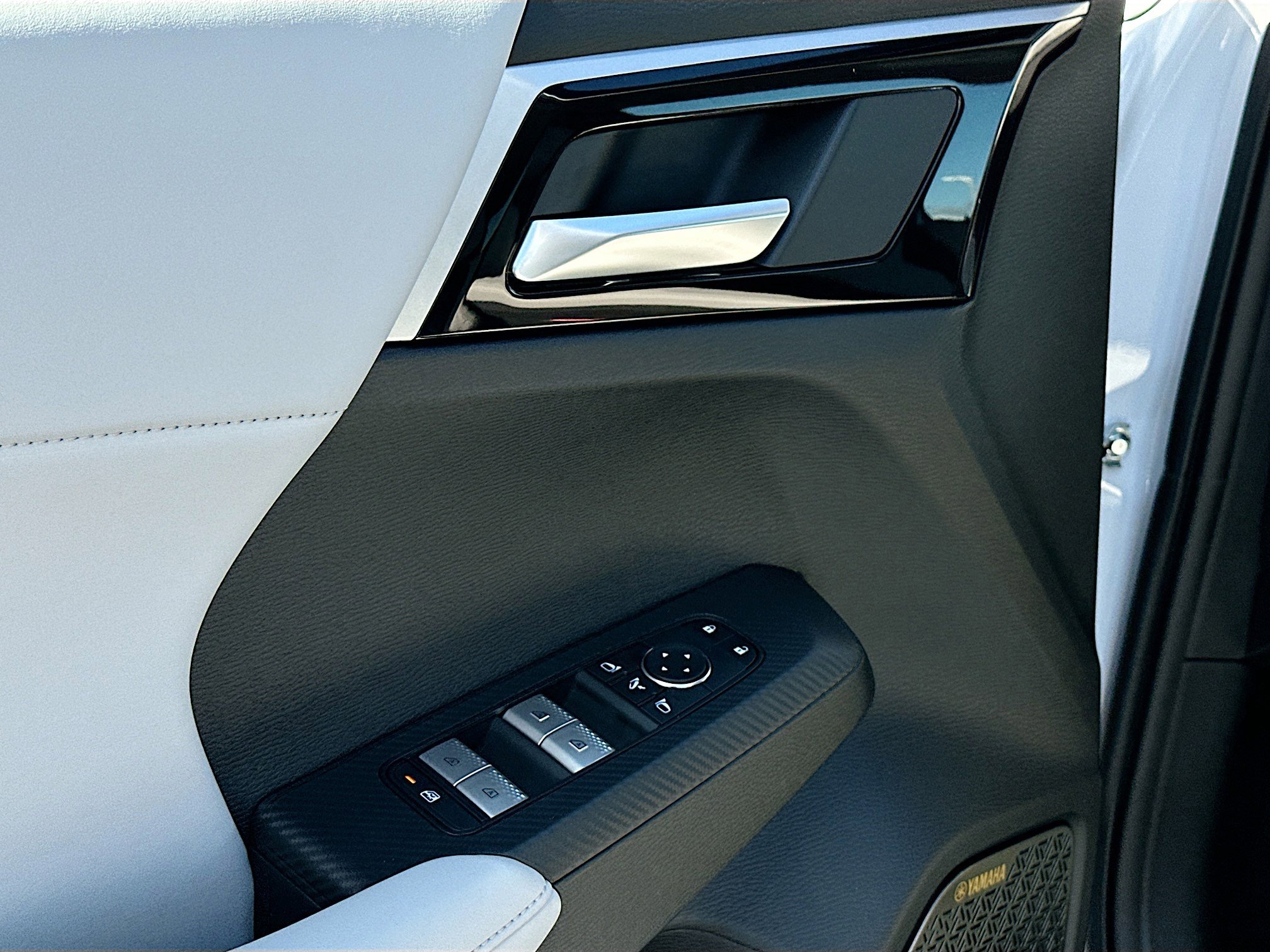 New 2026 Mitsubishi Outlander SE image 13