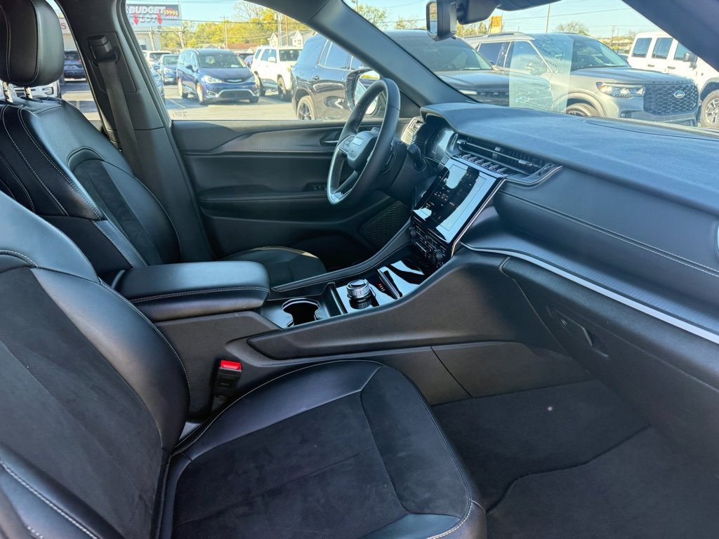 Used 2024 Jeep Grand Cherokee L Laredo image 13