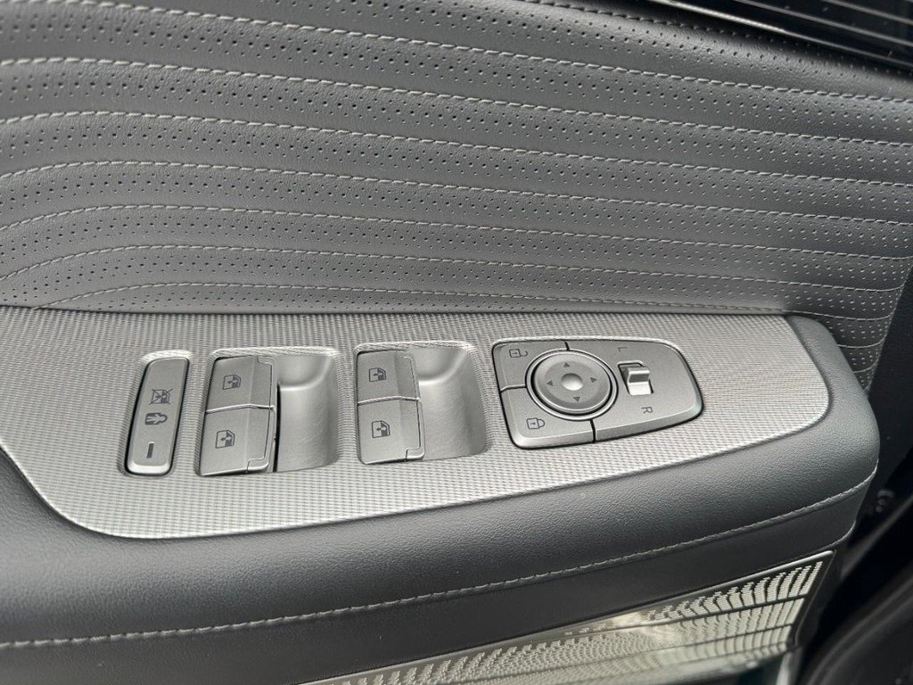 Used 2023 Hyundai Palisade Calligraphy image 18