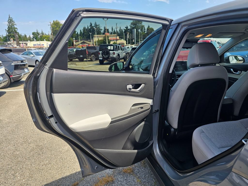 Used 2023 Hyundai Kona SE FWD image 15