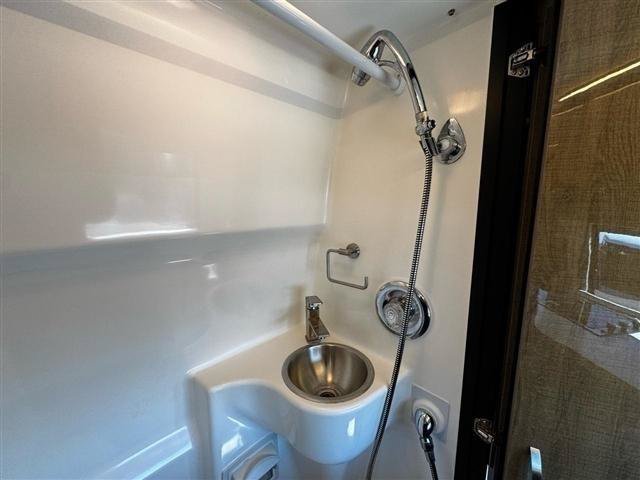Used 2017 Mercedes-Benz Sprinter 3500 image 35