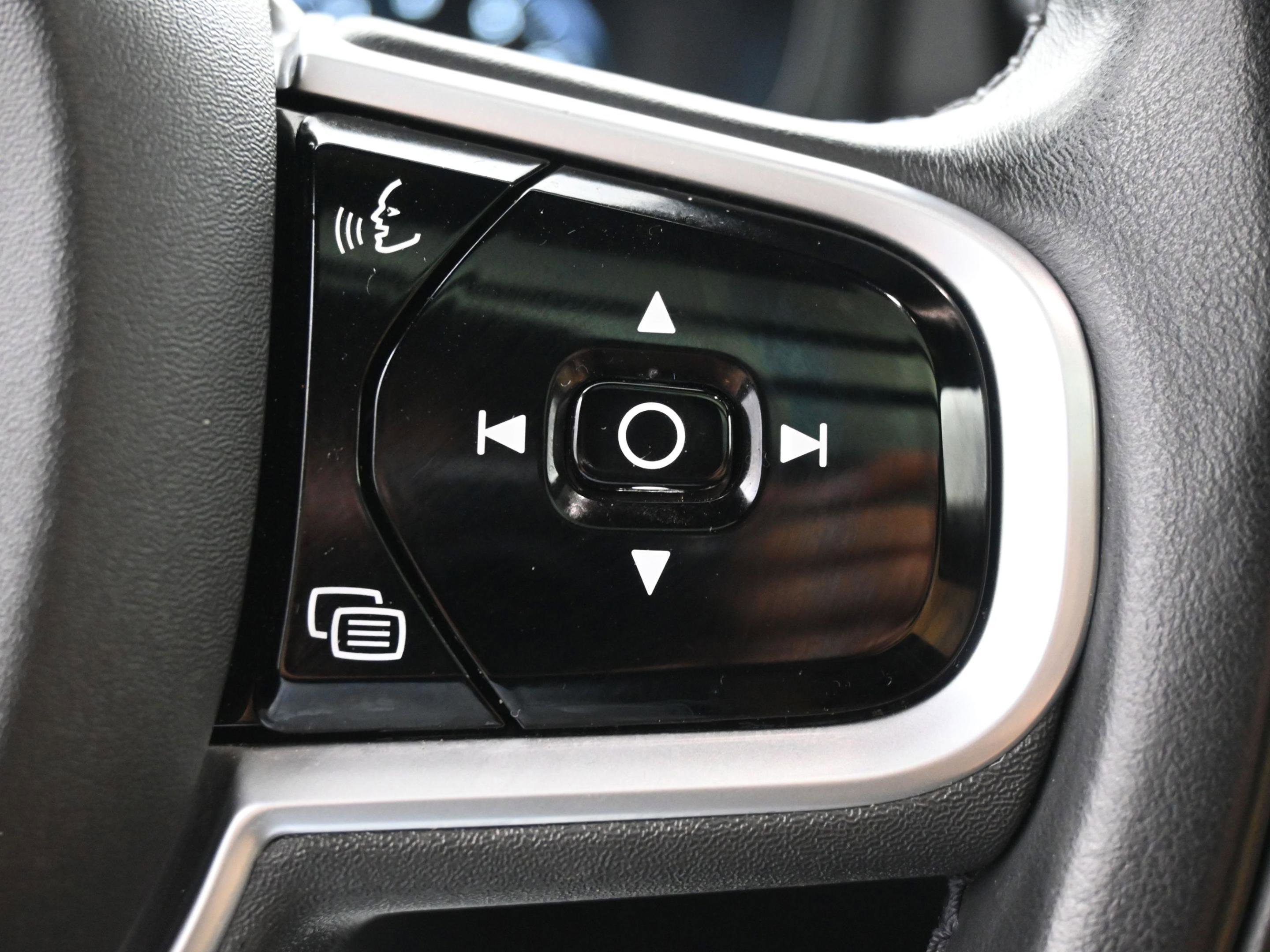 Used 2020 Volvo V60 T5 Cross Country w/ Protection Package image 38