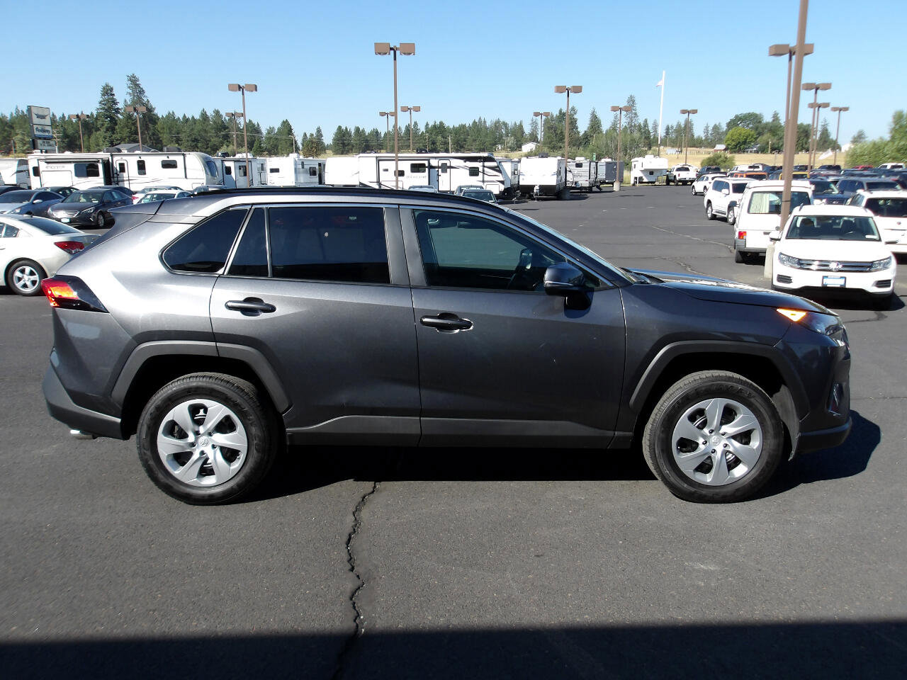 Used 2020 Toyota RAV4 LE image 6