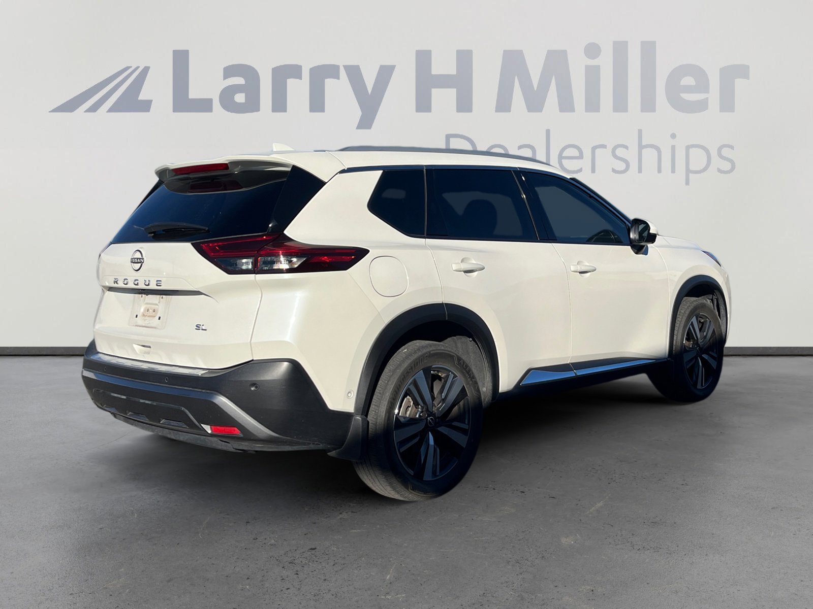 Used 2023 Nissan Rogue SL w/ SL Premium Package image 5