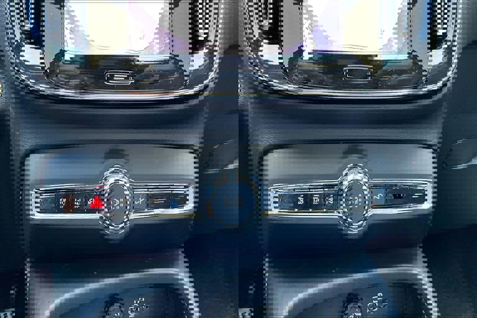 Used 2024 Volvo XC40 B5 Ultimate image 26