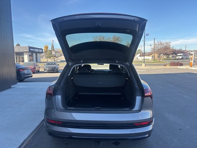 Used 2021 Audi e-tron Prestige w/ Prestige Package image 8
