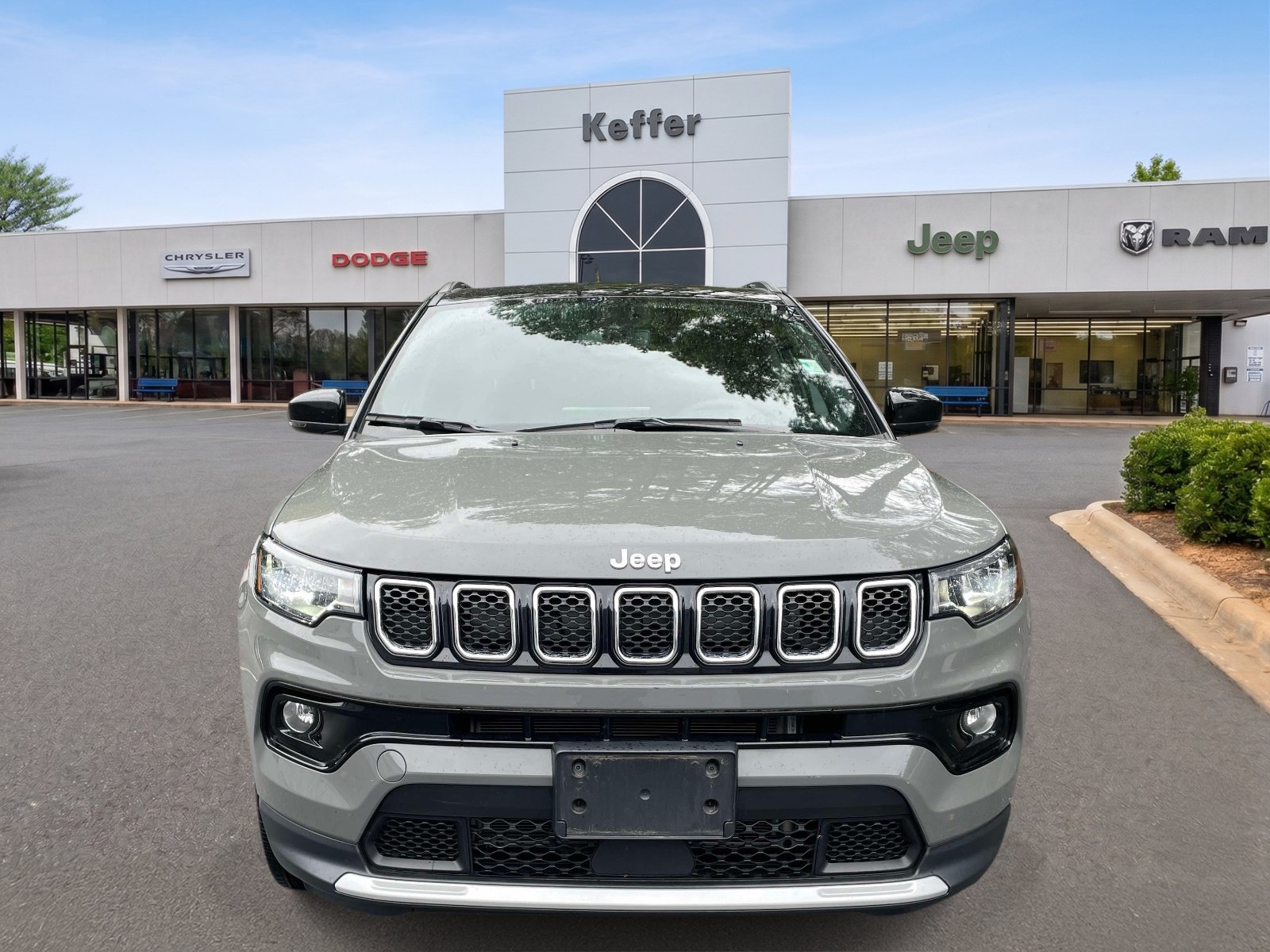 Certified 2024 Jeep Compass Limited w/ Sun and Sound Group AWD/4WD image 2