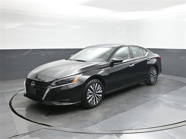 Used 2024 Nissan Altima 2.5 SV