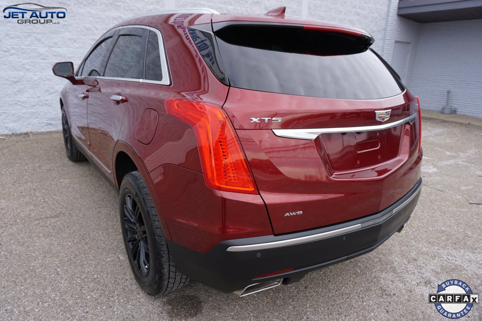 Used 2018 Cadillac XT5 Luxury w/ Driver Awareness Package image 9
