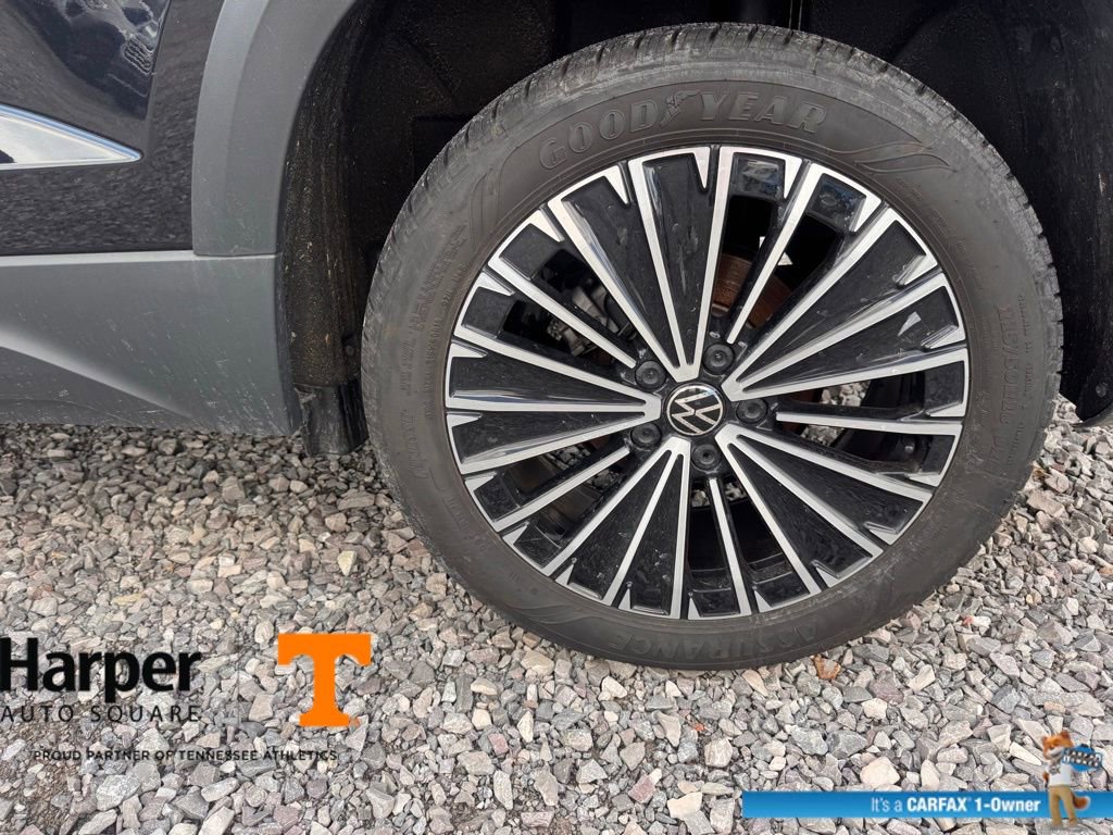 Used 2025 Volkswagen Taos SE image 19