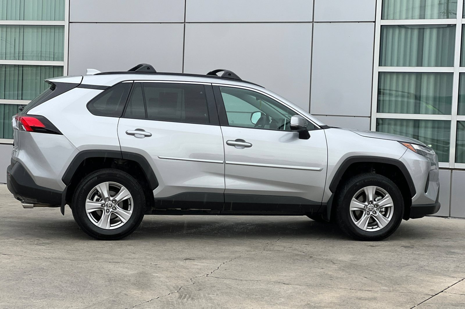 Used 2025 Toyota RAV4 XLE w/ Convenience Package AWD/4WD image 3