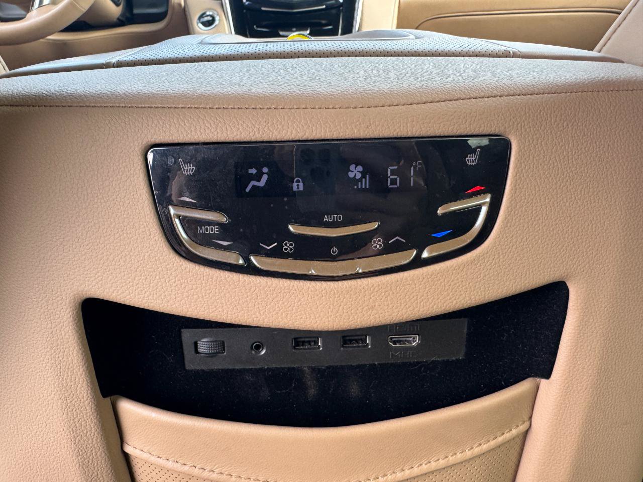 Used 2020 Cadillac Escalade ESV Platinum AWD/4WD image 33