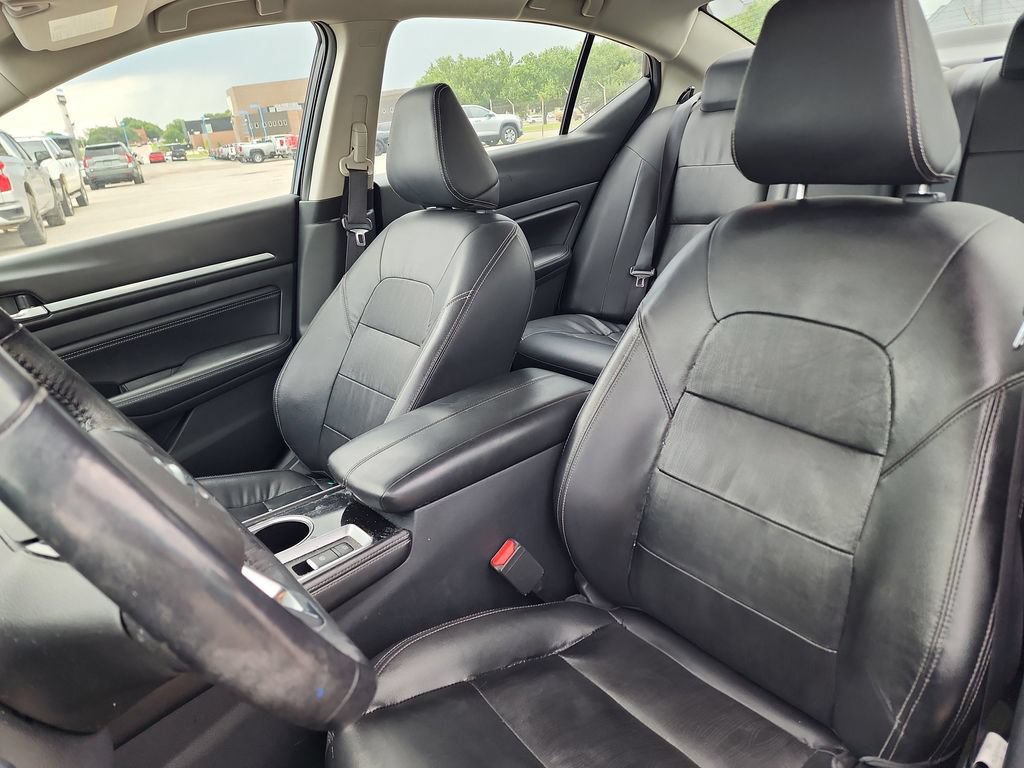 Used 2020 Nissan Altima 2.5 Platinum FWD image 11