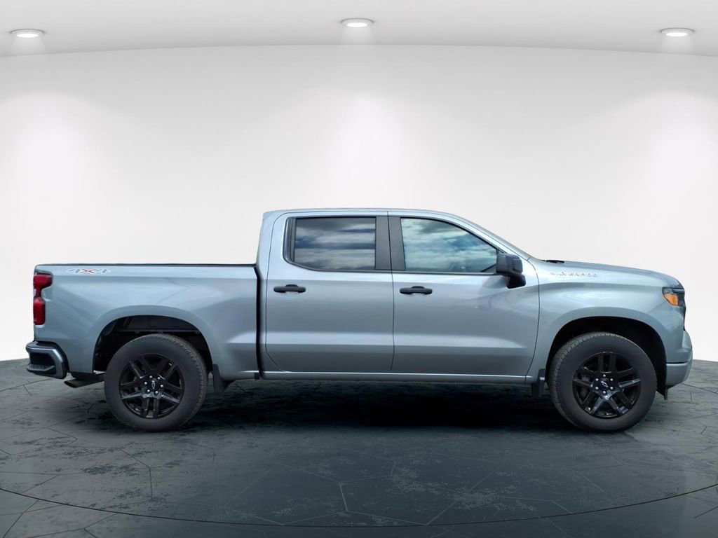 Used 2023 Chevrolet Silverado 1500 Custom image 2