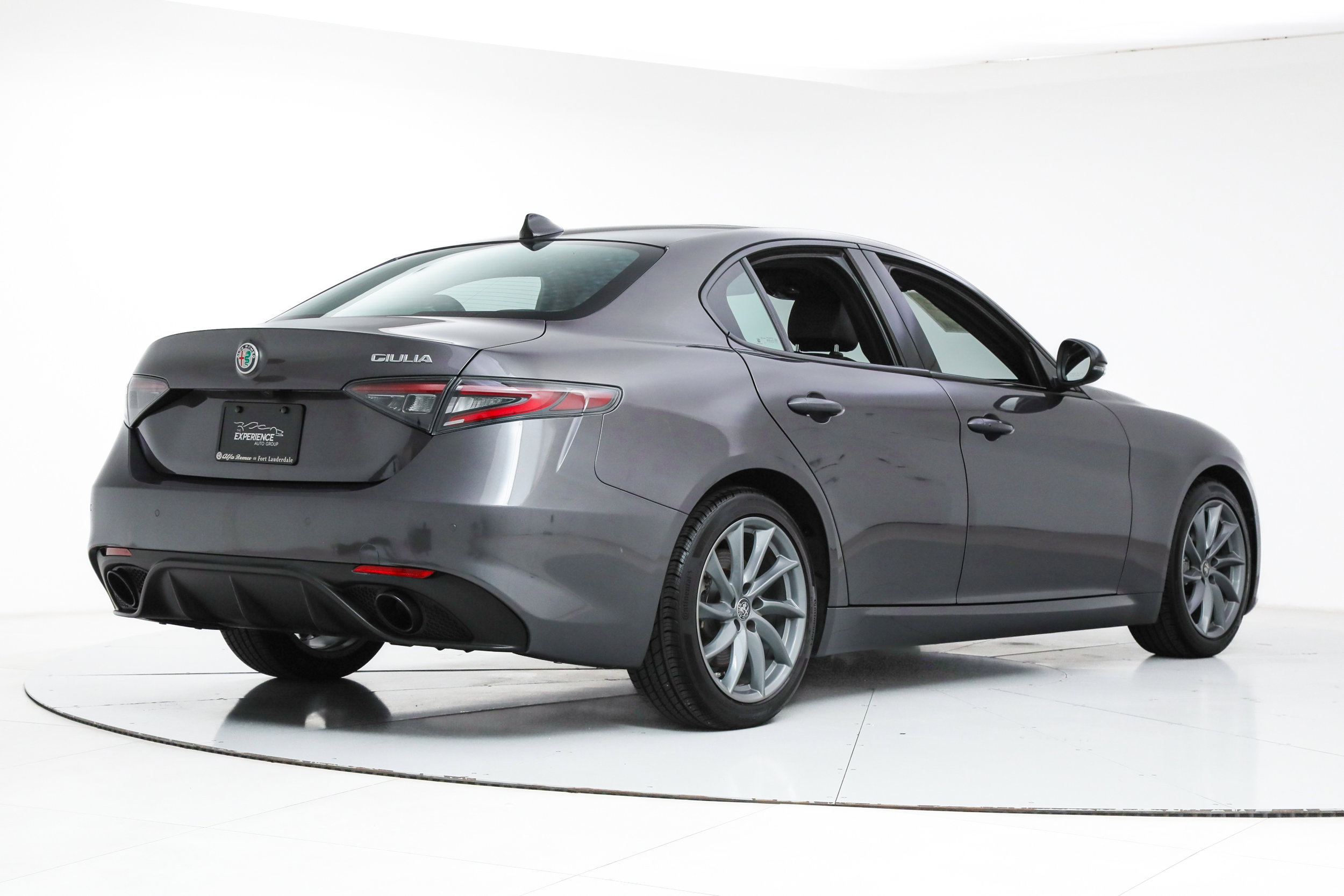 Used 2025 Alfa Romeo Giulia w/ Driving Assist Package image 5