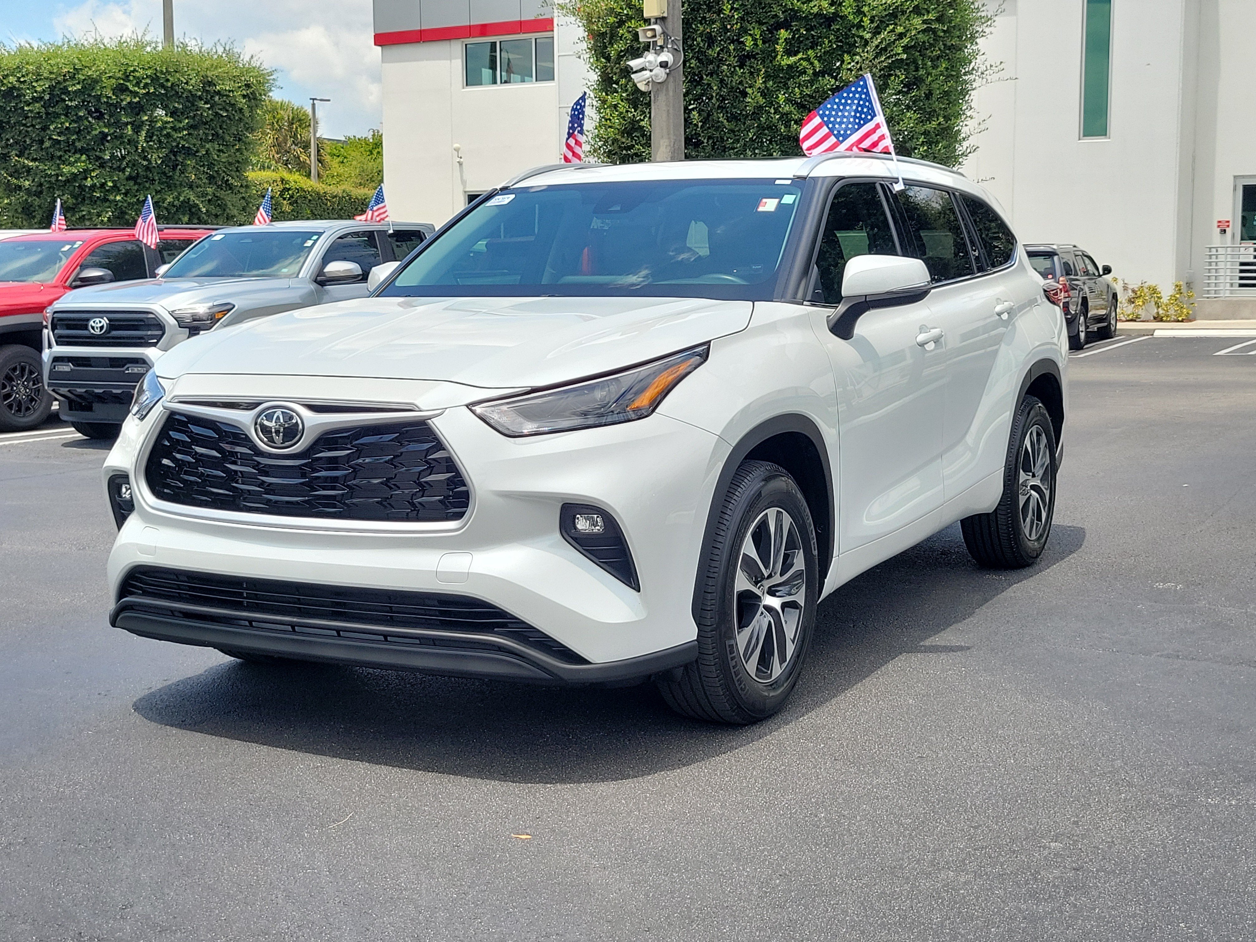 Used 2022 Toyota Highlander XLE FWD image 5