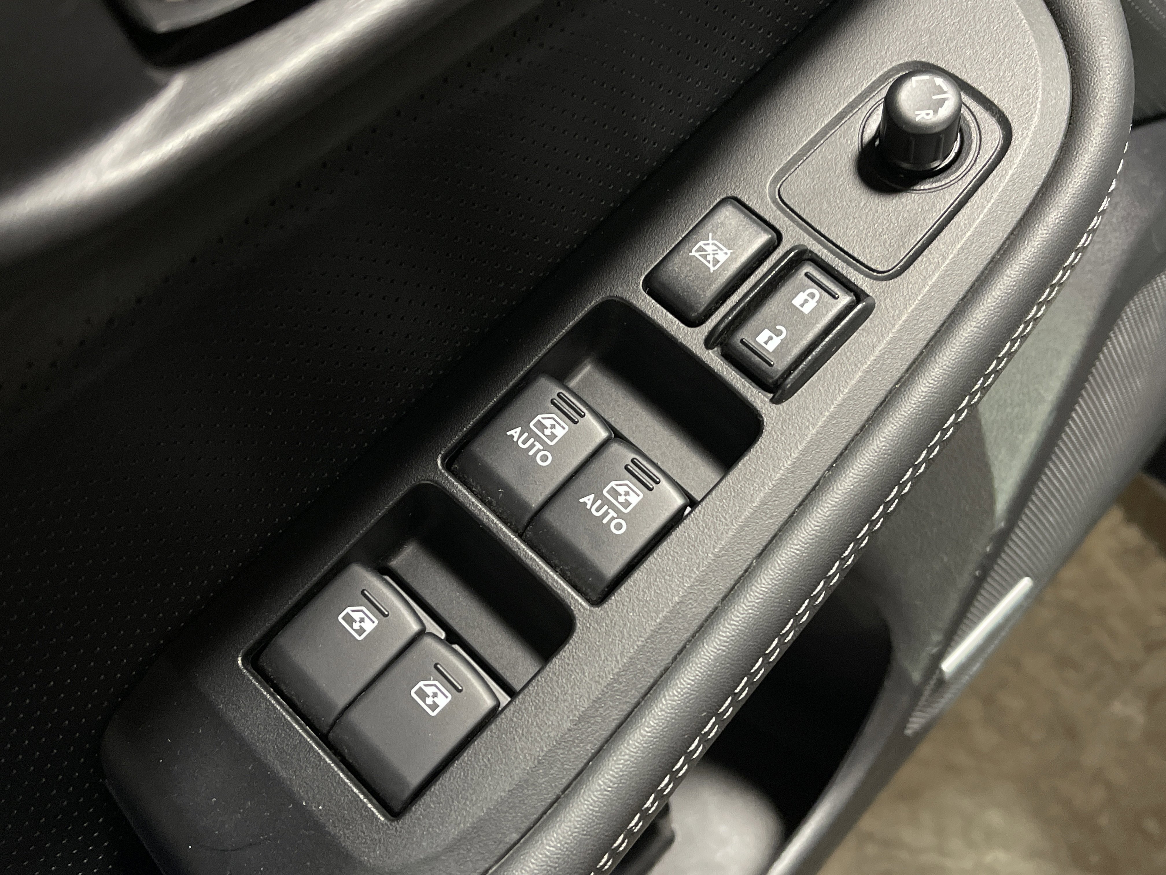 Used 2016 Subaru Outback 3.6R Limited image 8