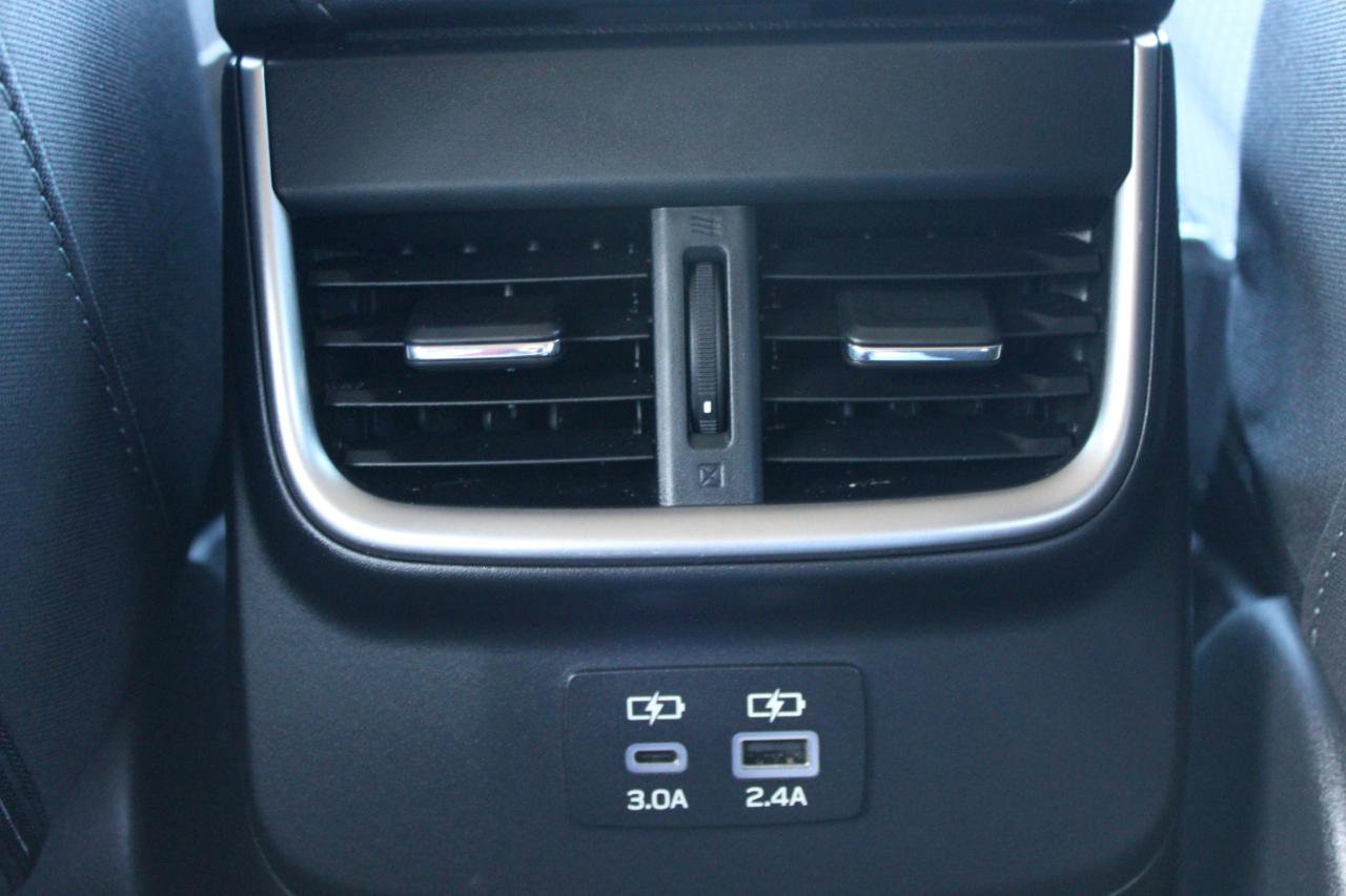 Used 2024 Subaru Outback Premium AWD/4WD image 37