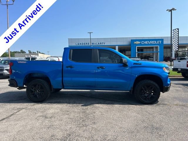 Used 2023 Chevrolet Silverado 1500 LT Trail Boss w/ LPO, Dark Essentials Package AWD/4WD image 2
