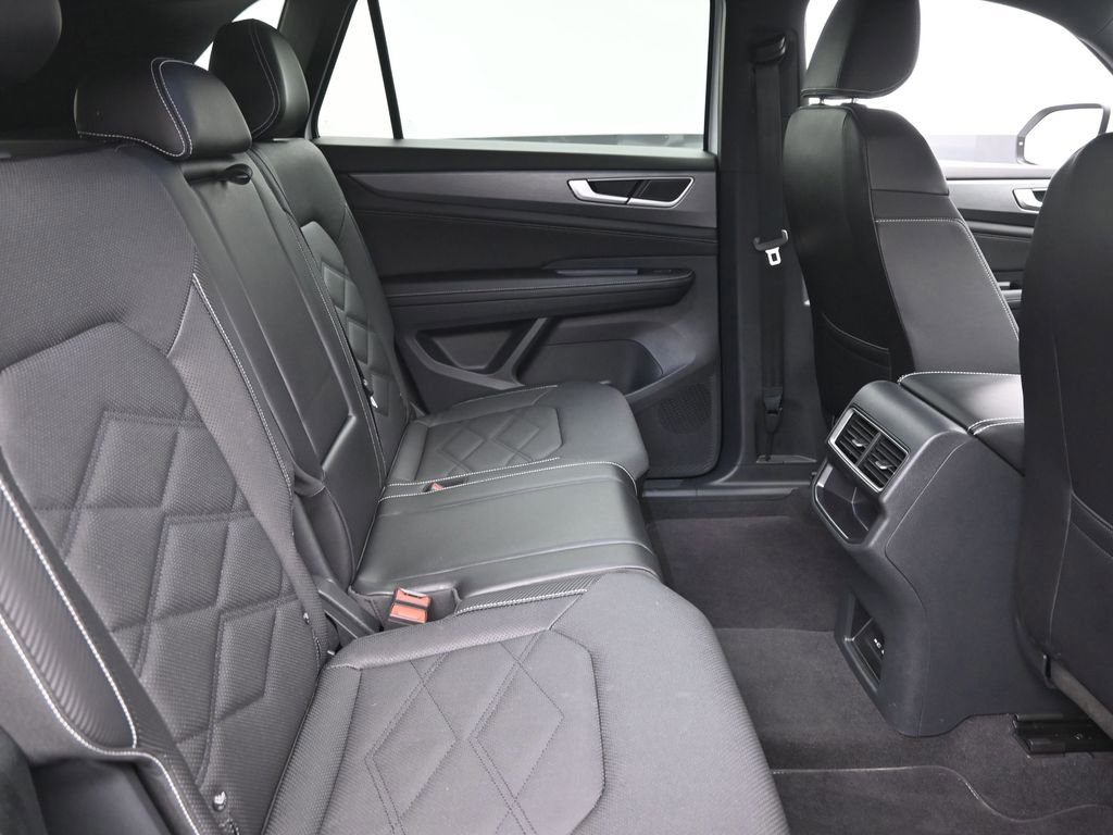 Used 2024 Volkswagen Atlas Cross Sport SE image 9