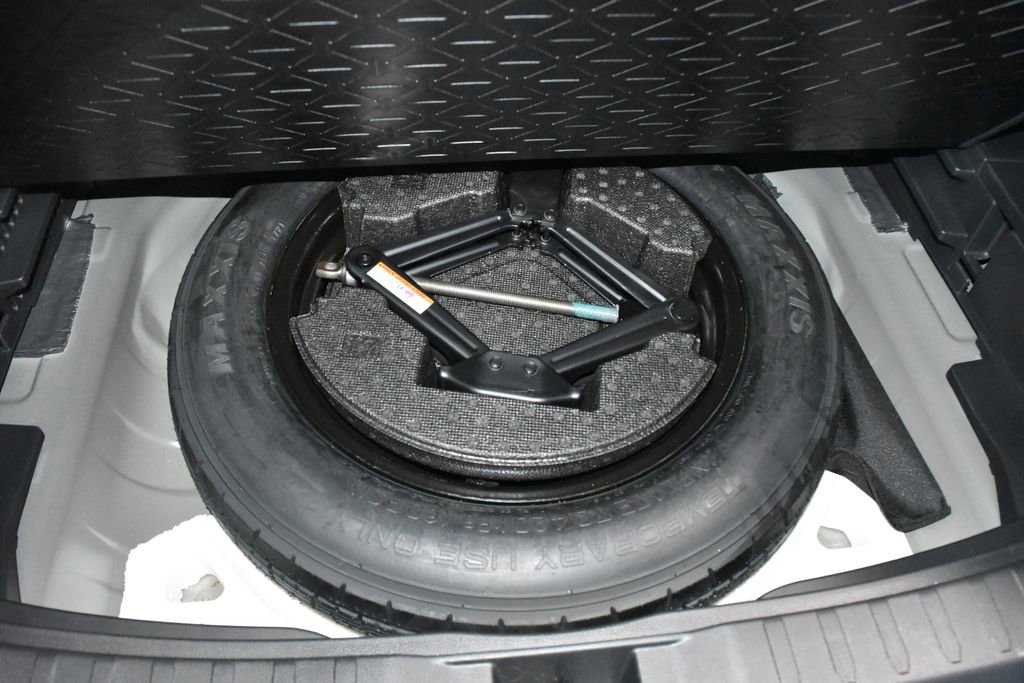 Used 2021 Toyota RAV4 LE image 32