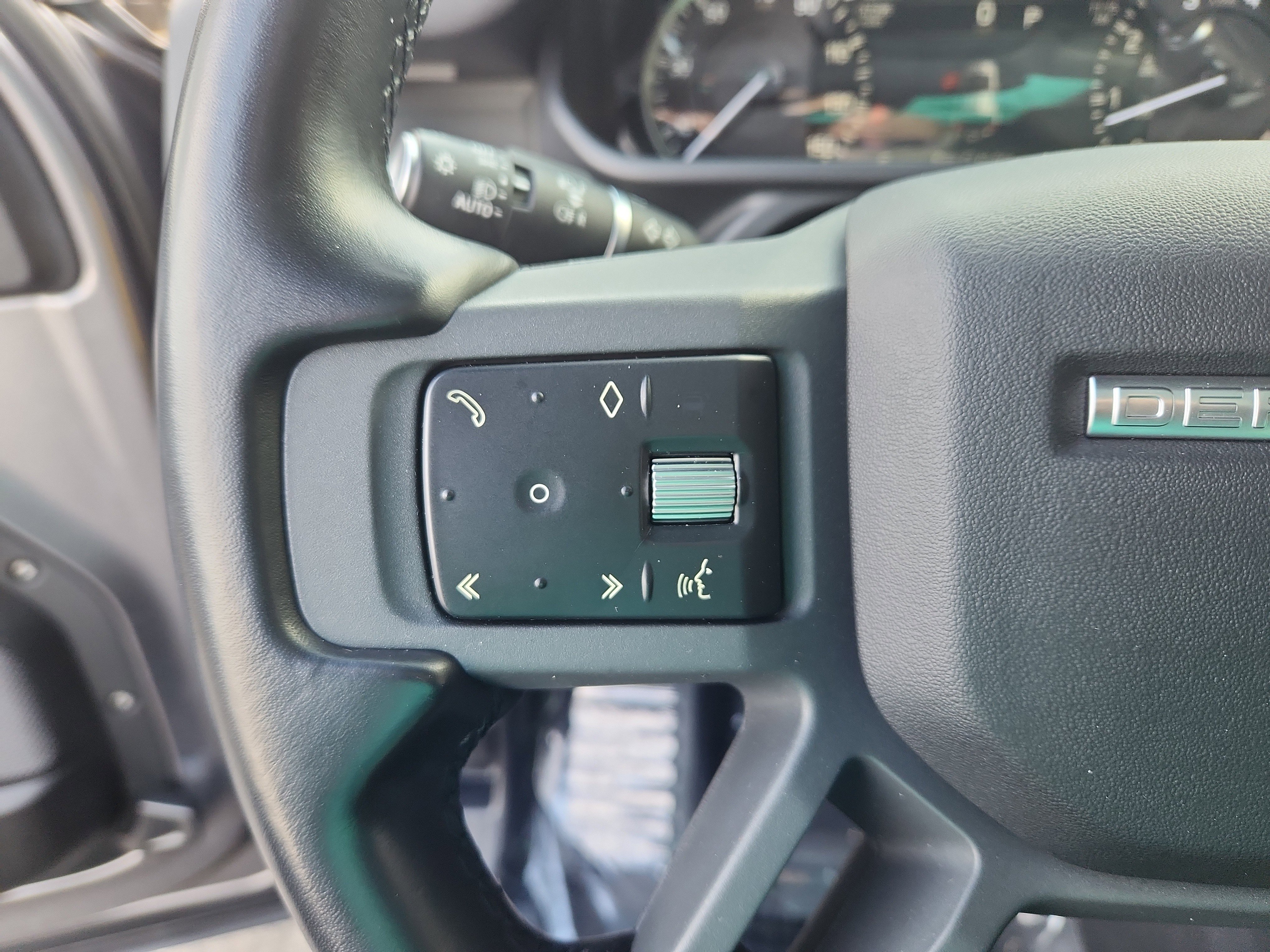 Used 2023 Land Rover Defender 110 X-Dynamic SE image 17