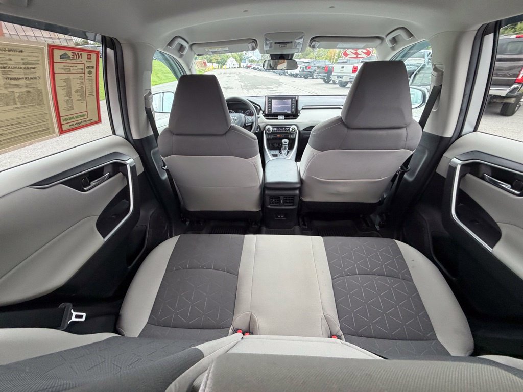 Used 2022 Toyota RAV4 XLE AWD/4WD image 45