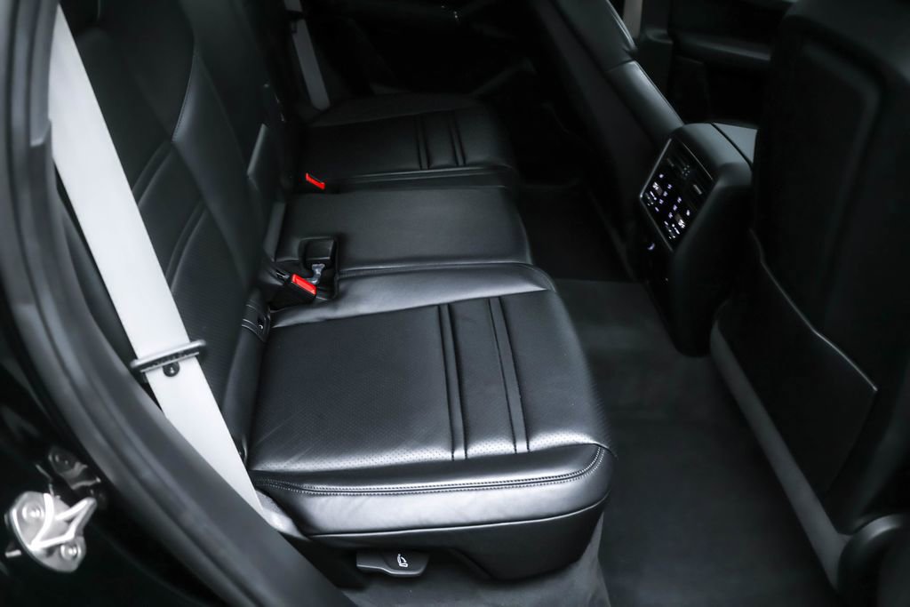 Used 2022 Porsche Cayenne Platinum Edition AWD/4WD image 29
