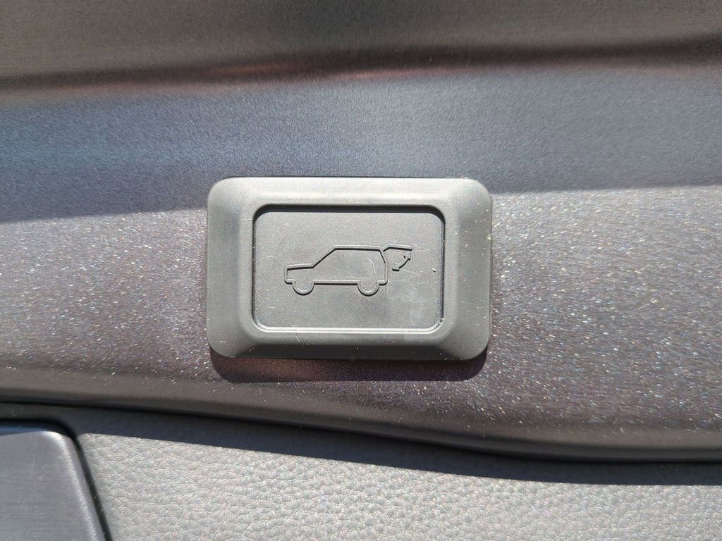 Used 2023 Toyota RAV4 XLE w/ Convenience Package image 22