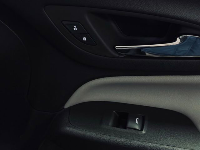 Used 2023 Chevrolet Equinox LT w/ Driver Convenience Package image 16