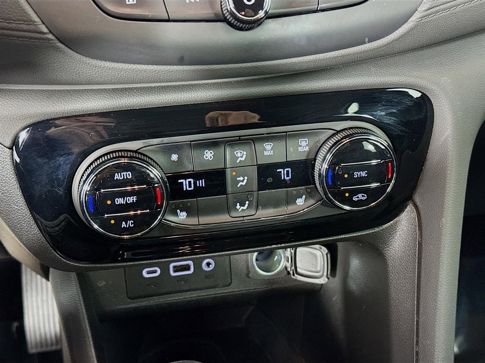 Certified 2023 Buick Encore GX Select image 16